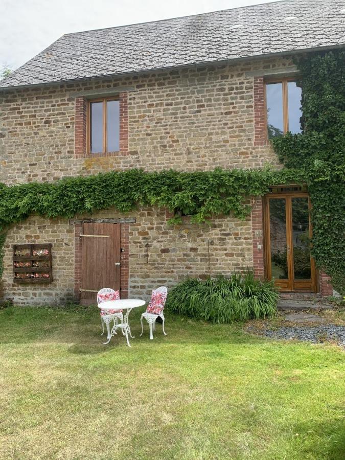Les Rouges Terres Gites - La Vieille Grange Saint-Amand  Exterior foto
